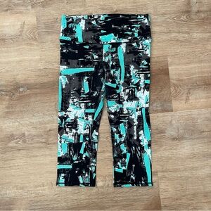ALO Yoga Airbrush Tile Print Capri- Small